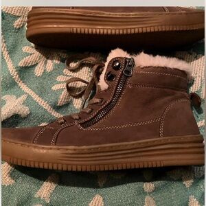Made of recycled materials!!!!Brown High-Top Sneakers with Fur Lining
